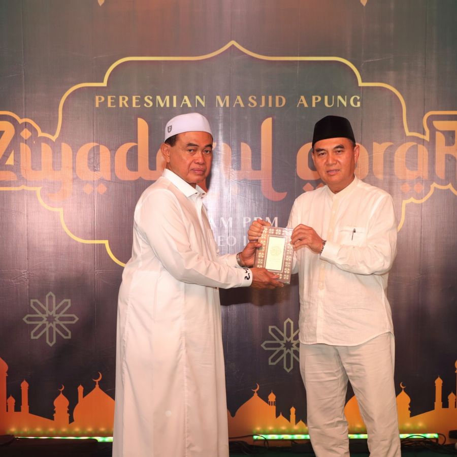 Borneo Indobara dan Yayasan Muslim Sinar Mas Wakafkan Alquran