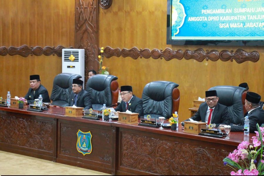 Dorong Sinergi Eksekutif, Bupati Anwar Sadat Hadiri Rapat Paripurna Istimewa PAW DPRD Tanjab Barat