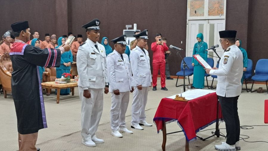 Bupati H Zukri Lantik Tiga Kepala Desa PAW di Kabupaten Pelalawan
