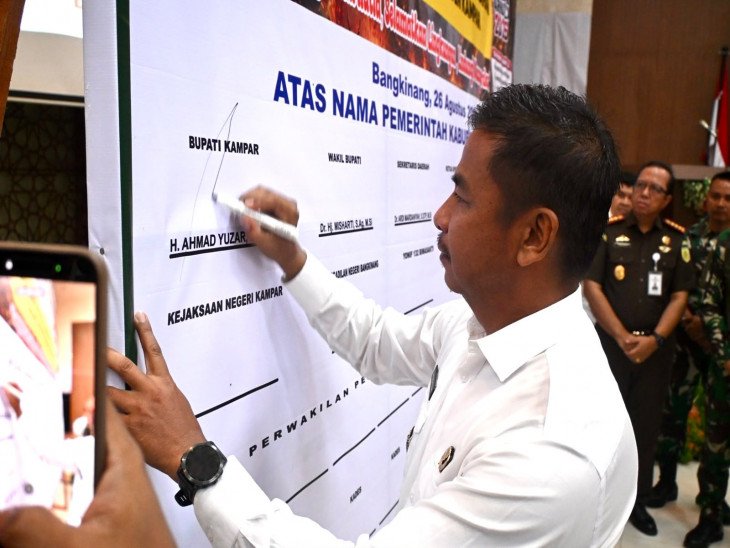 Bupati Kampar Tandatangani Maklumat Deklarasi Cegah Karhutla
