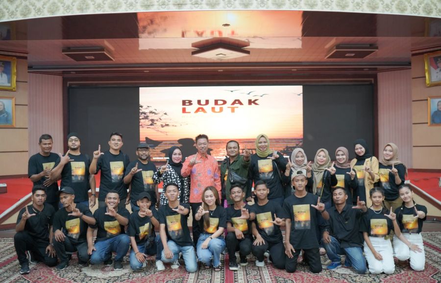 Bupati Rohil Afrizal Sintong Nobar Pemutaran Perdana Film 