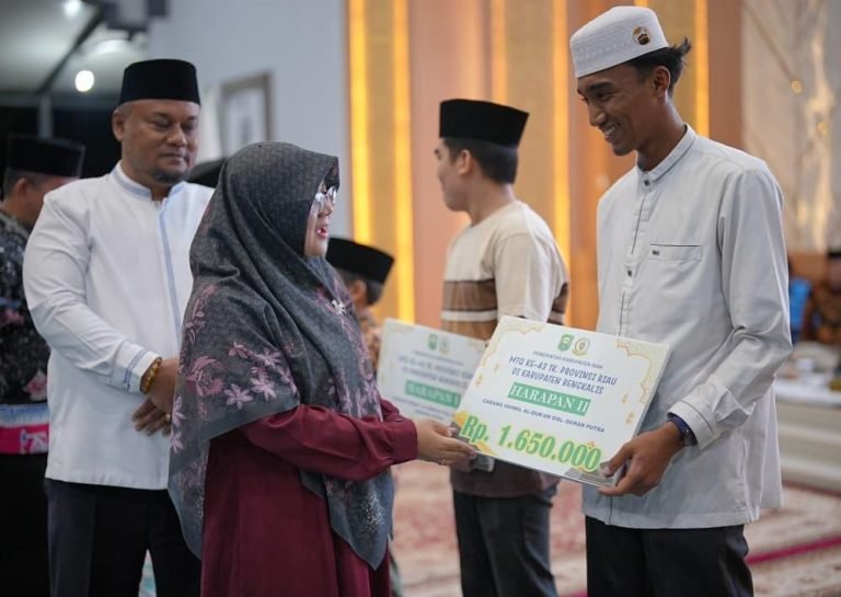 Bupati Siak Lepas Kafilah MTQ, Minta Jaga Nama Baik Daerah