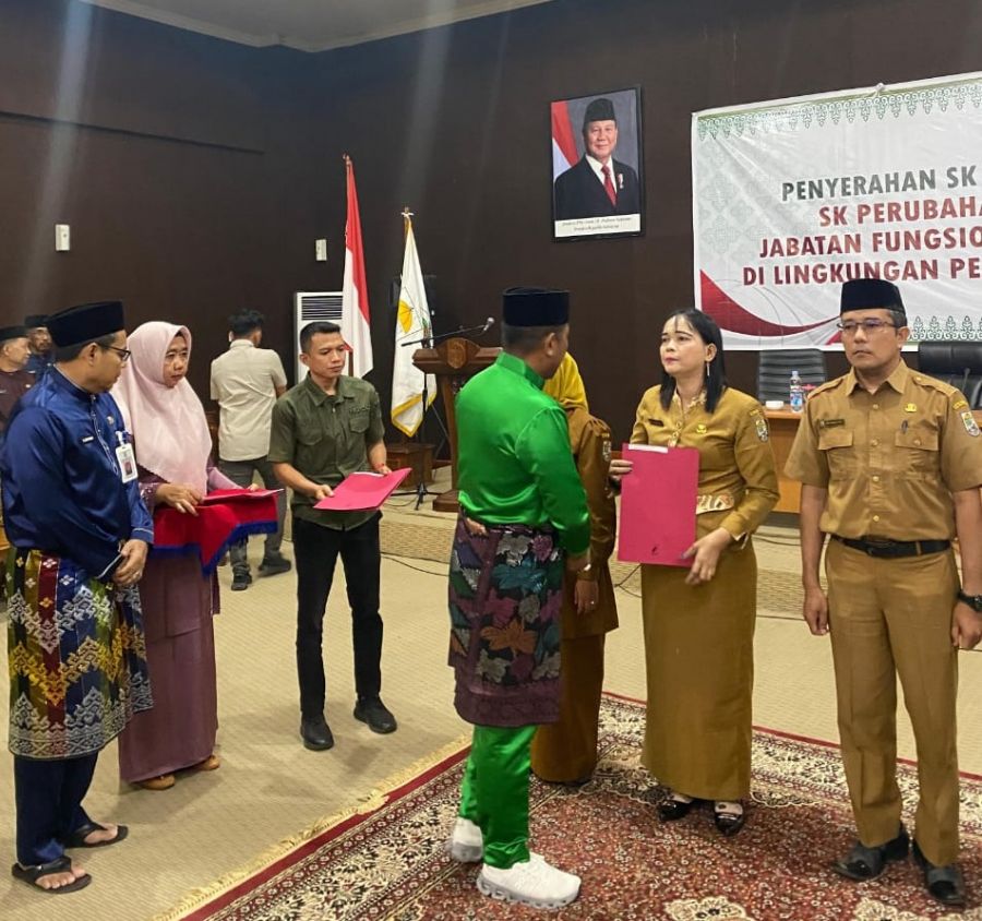 Bupati Zukri Serahkan 107 SK CPNS dan PPPK, Ini Pesan Tegasnya