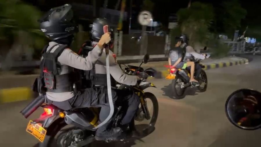 Cegah Tawuran di Cakung, Brimob Amankan 2 Pemuda dan Celurit