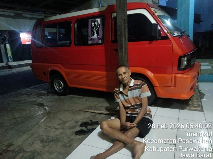 Dampak Transportasi Online, Pendapatan Sopir Angkot Purwakarta Anjlok