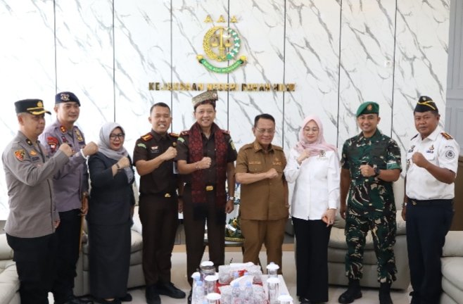 Dandim 0321/Rohil Letkol Diki Apriadi dan Bupati Sambut Kajati Riau di Bagansiapiapi