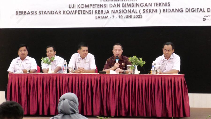 Diakui BNSP, Kadis Kominfotiks Rohil Lolos Uji Kompetensi ICT Project Manager