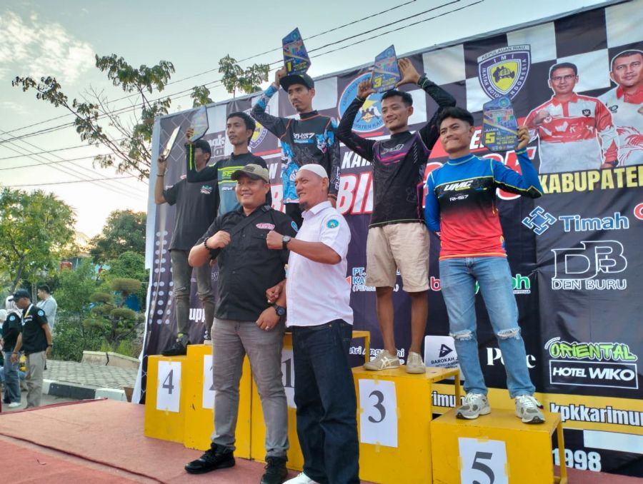 Dibuka Bupati Iskandarsyah, Ratusan Pembalap Adu Kecepatan di KPK Open Drage Bike 2025