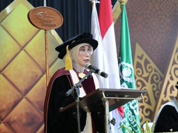 Dikukuhkan Sebagai Guru Besar Ilmu Ekonomi, Prof. Ngatindriatun Gagas Smart Farming 5.0