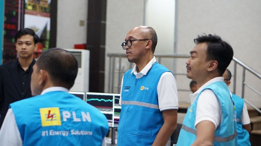 Direktur TNK PLN Cek Control Center UP2B Sumbagut, Pastikan Sistem Aman Jelang Siaga Ramadan dan Idul Fitri 1447 H