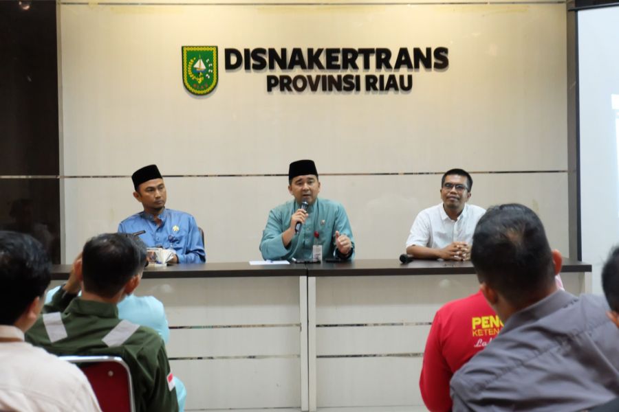 Disnakertrans Riau Terima Kunjungan DPRD Rohul Bahas Kesenjangan Lapangan Kerja