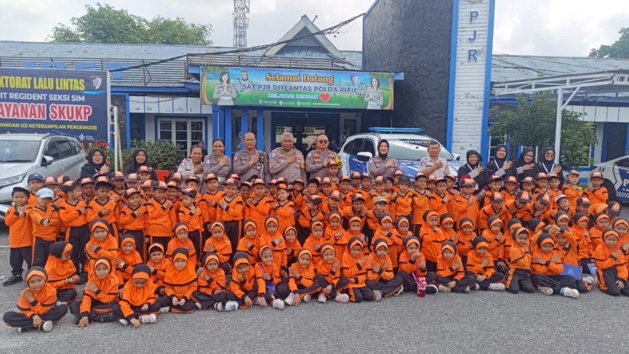 Ditlantas Polda Riau Gelar Polisi Sahabat Anak dan Green policing