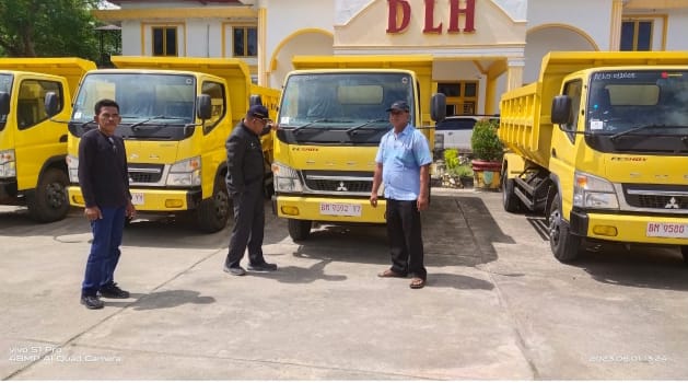 DLH Rohil dapat 5 Unit Dump Truck Operasional Pengangkut Sampah dari Bupati Afrizal Sintong