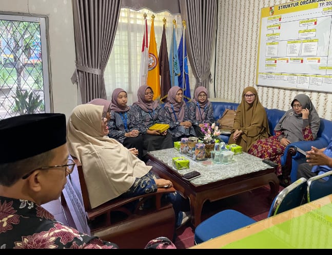 Dosen PPG Jemput Lima Mahasiswa Praktik di SMPN 13 Pekanbaru