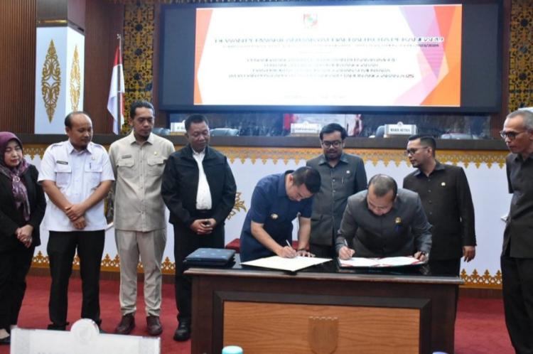 DPRD Pekanbaru Gelar Paripurna Pengesahan APBD 2025