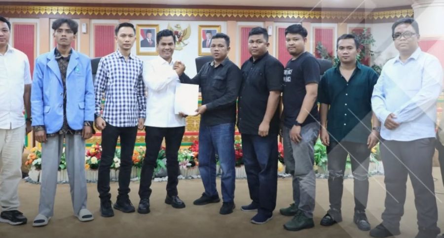 DPRD Riau Sepakati Pansus Maladministrasi APBD Bersama Mahasiswa