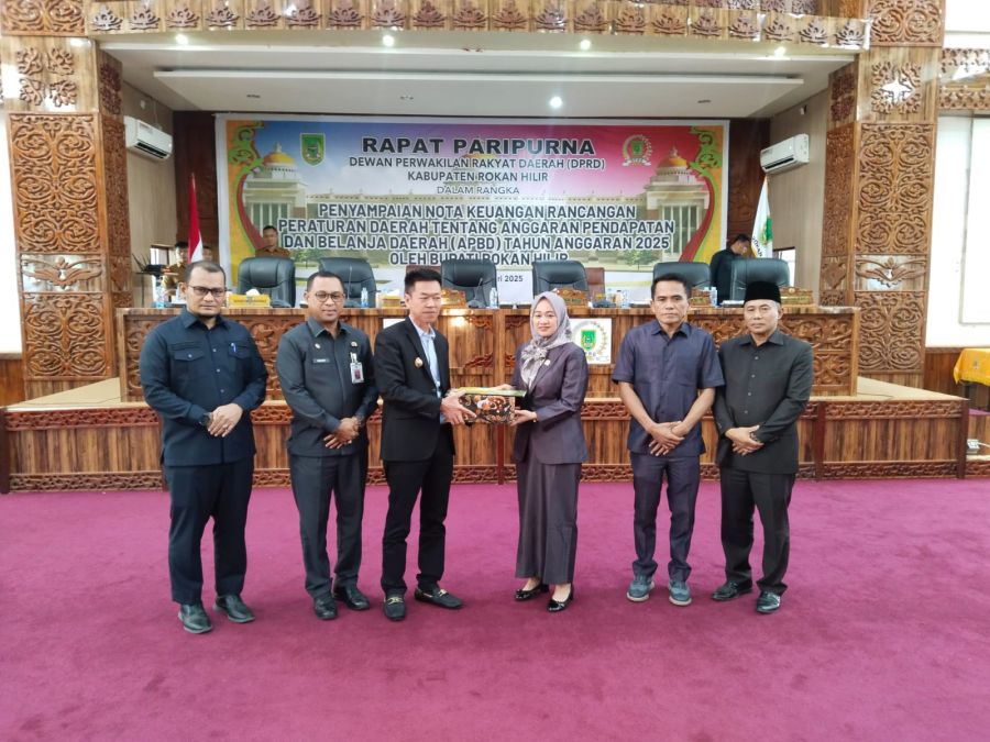 DPRD Rohil Gelar Rapat Paripurna Penyampaian Nota Keuangan Ranperda APBD tahun 2025 Oleh Bupati