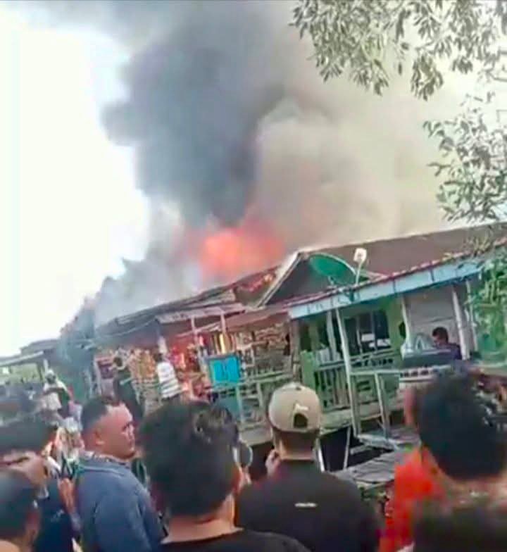 Empat Rumah Ludes Terbakar Di Panipahan, Korban Tak Sempat Menyelamatkan Harta Bendanya 