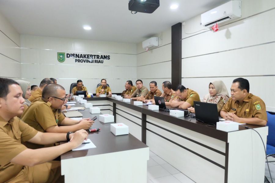 Evaluasi Realisasi Fisik dan Keuangan Disnakertrans Riau Capai 99 Persen