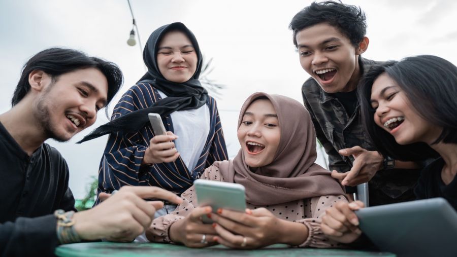 Gen Z's English Dominance, Yet Millennials Maintain Mastery