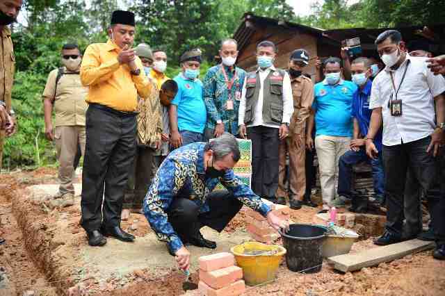 Gubri Lakukan Peletakan Batu Pertama Rumah Layak Huni di Desa Silam Kampar