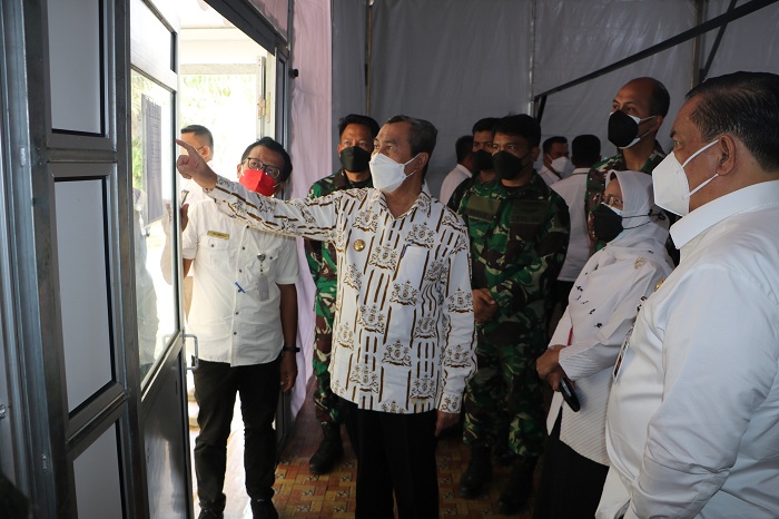 Gubri Tinjau Pembangunan Rumah Oksigen Lanud Roesmin Nurjadin