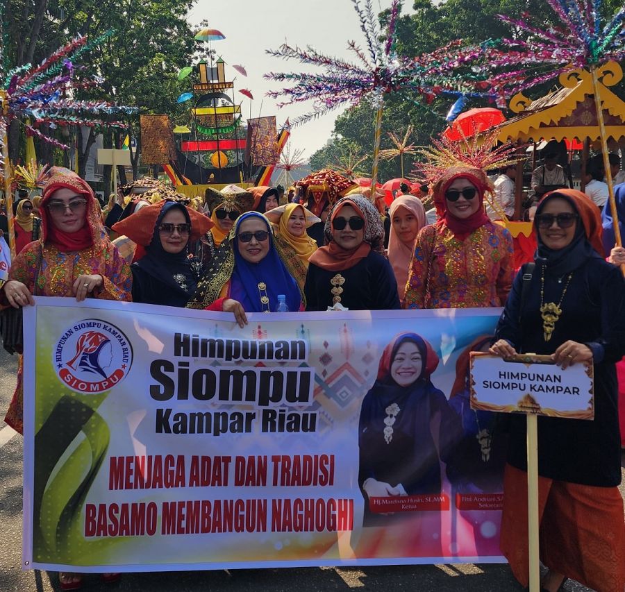 Himpunan Siompu Kampar Meriahkan Carnaval Budaya HUT Riau ke-68