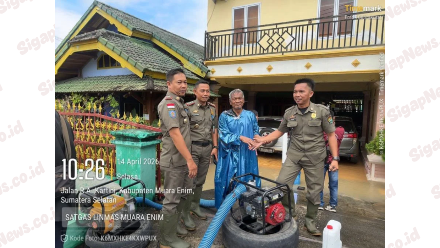 Hujan 2 Jam Rendam Muara Enim, Satpol PP Evakuasi Warga Terdampak