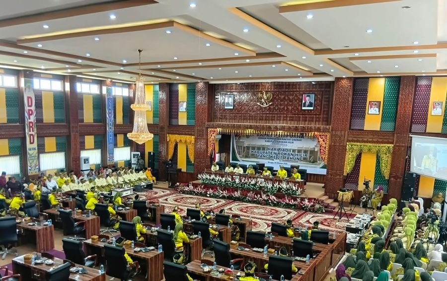 HUT ke-27 Rohil, Mantan Gubernur Riau dan Bupati Hadir di Paripurna