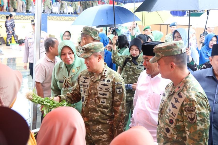 HUT ke-81 TNI, Pangdam XIX/Tuanku Tambusai Buka Bazar Murah di Dumai