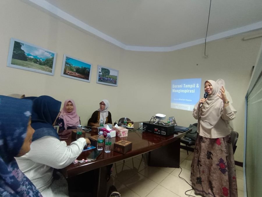 IKWI Riau Bekali Perempuan Hadapi Tantangan Public Speaking