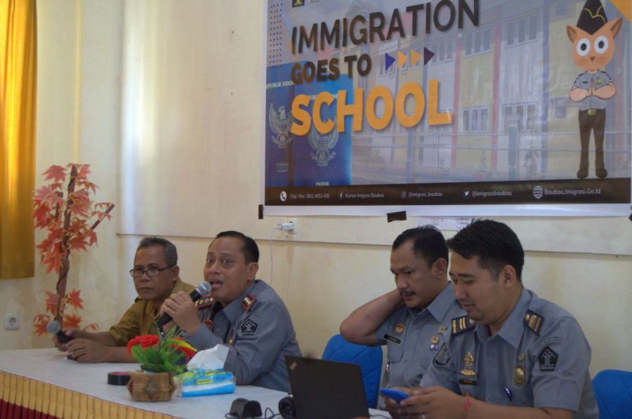 Imigrasi Baubau Goes To School, Berikan Sosialisasi dan Layanan Eazy Passport