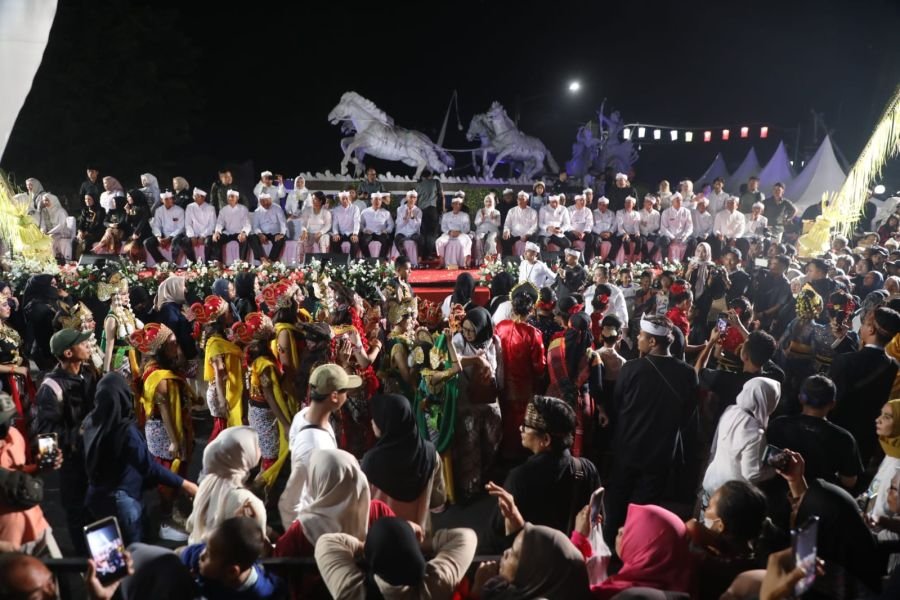 Iringan Kebanggaan, Purwakarta Teguhkan Ajeg Budaya di Malam Festival Budaya