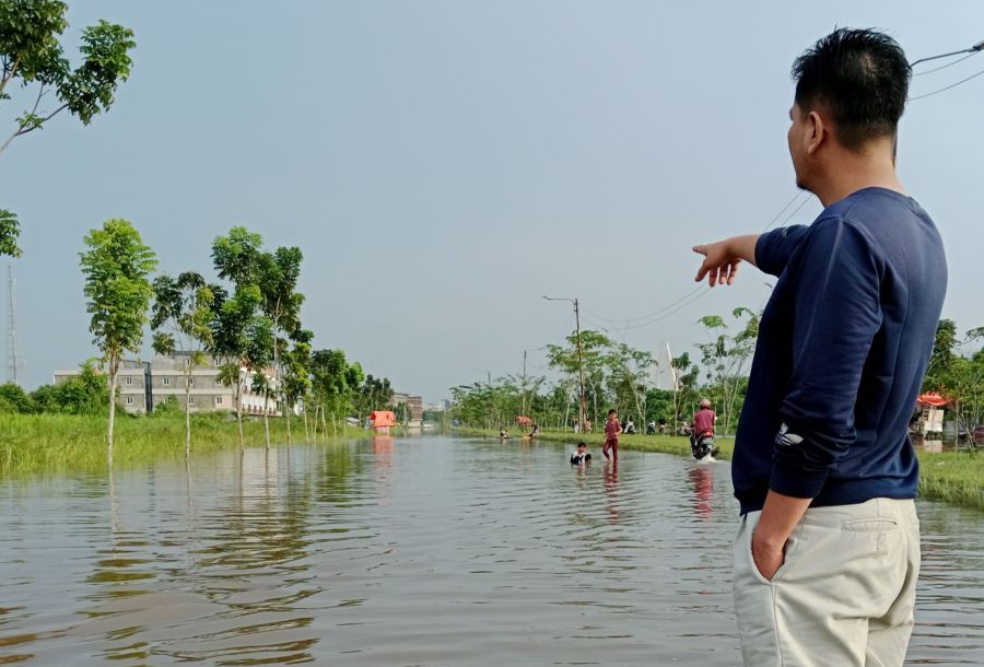 Jalan Arah Penghubung Rumbai - Sudirman Lumpuh Total Akibat Banjir