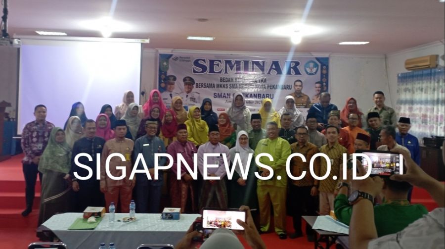 Kabid SMA Nasroel Resmi Buka Bedah TKA, Peserta Para Kepsek SMA Negeri Se-Kota Pekanbaru