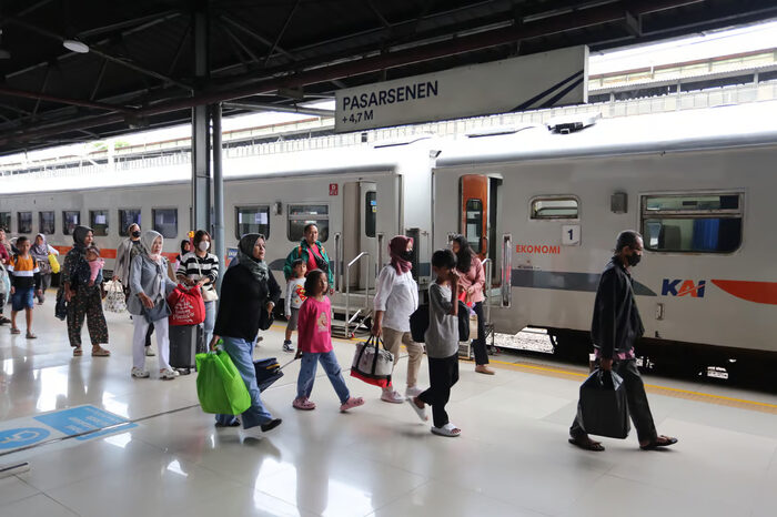 Kapasitas Angkutan Kereta Api Meningkat 538 RibuTempat Duduk SelamaLebaran 2025