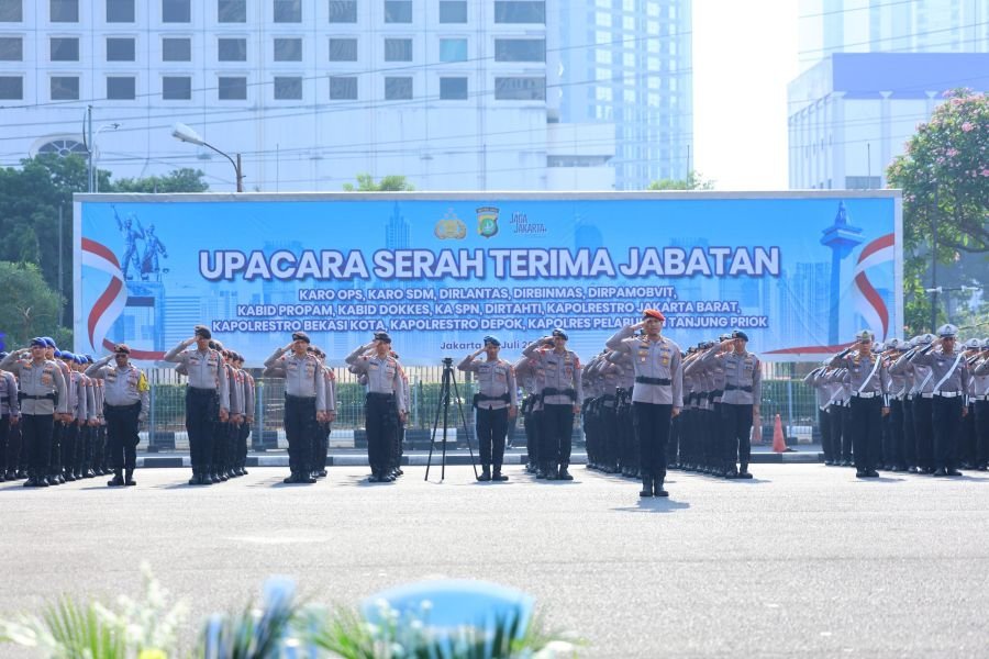 Kapolda Metro Jaya Pimpin Sertijab 22 PJU dan Kapolres