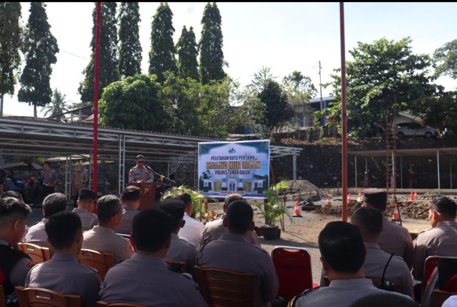 Kapolres Letakkan Batu Pertama Masjid di Polres Tanah Datar