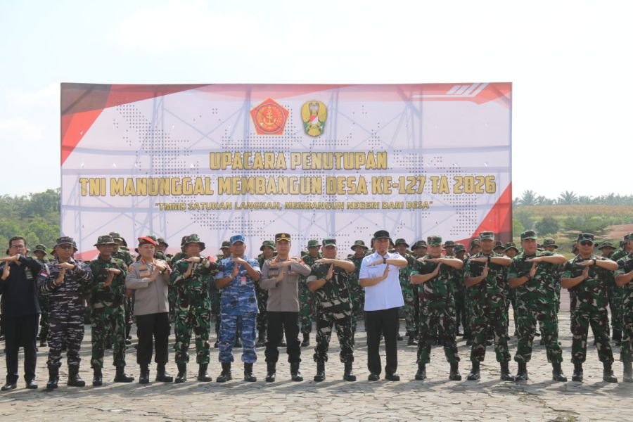 Kasdam XIX/Tuanku Tambusai  Tutup TMMD ke-127 di Pekanbaru, Infrastruktur dan RTLH Rampung