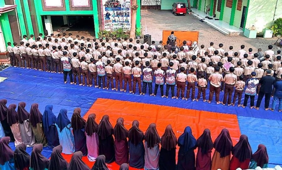 Kemarau Panjang, Ratusan Santri Asy-Syifa Gelar Shalat Istisqa