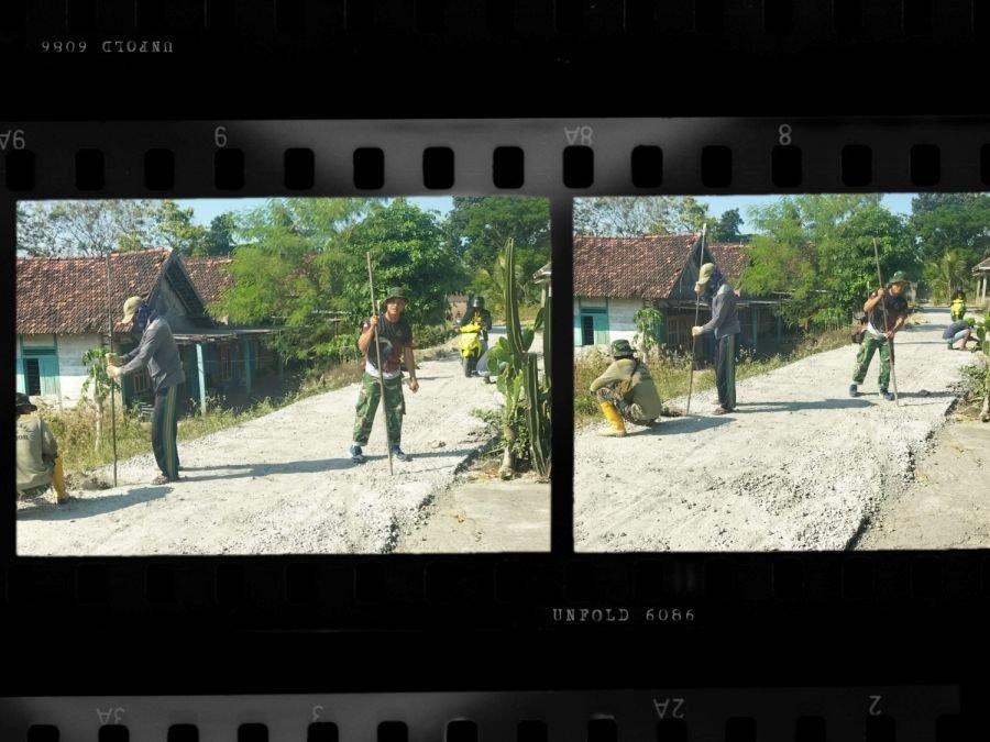 Keringat mengucur di TMMD Ke 129 .Demi Kokohnya Pembangunan Jalan Rigid Beton.