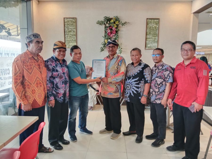 Ketua DPW Pujakesuma Riau Serahkan SK ketua DPD Inhu kepada H Selamat