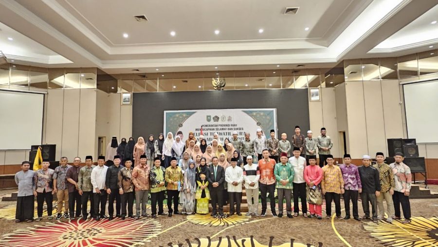 Ketum MUI Riau Bersama Gubri Wahid Lepas 21 Kafilah Riau Menuju STQH Nasional