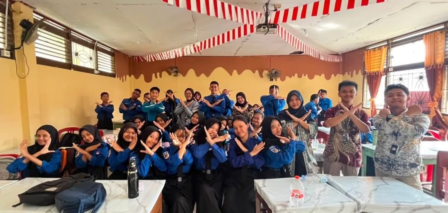 KKN Universitas Abdurrab Edukasi Siswa SMAN 2 Dumai Soal Pergaulan Stop Toleransi LGBT dan Sadar Politik