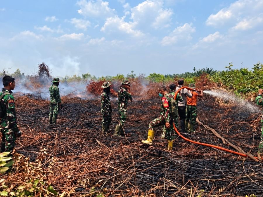 Kodam XIX Kerahkan Tim Gabungan Padamkan Karhutla di Inhil dan Inhu