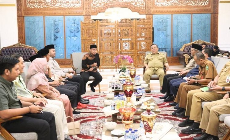 Komisi I DPRD Riau Bahas Infrastruktur Jalan dan Aspirasi Warga Saat Berkunjung Kediaman Plt Gubri