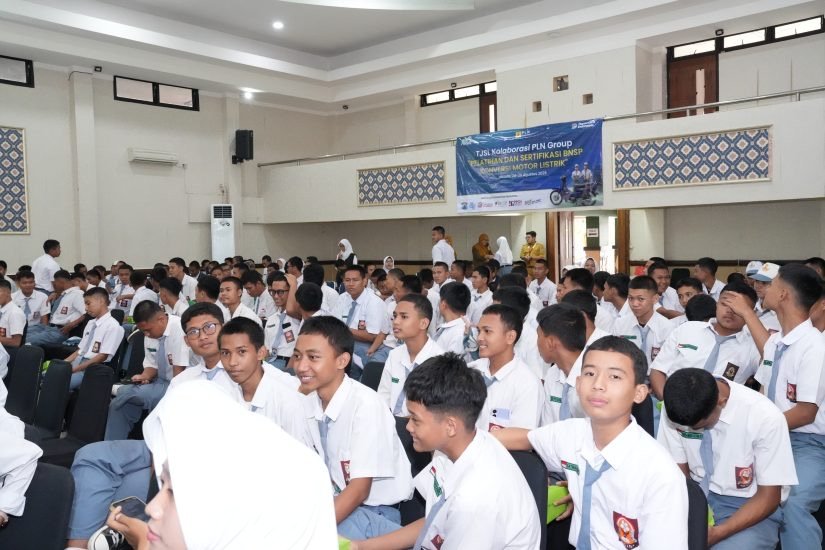 Kuasai Keterampilan Konversi Motor Listrik, PLN MCTN Bersama Siswa SMKN 26 Jakarta Ambil Peran Nyata dalam Transisi Energi Hijau
