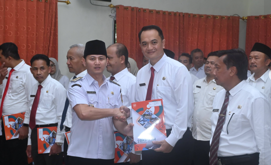 Mas Ipin Lantik 8 Pejabat Tinggi Pratama dan Direktur Perumda Tirta Wening