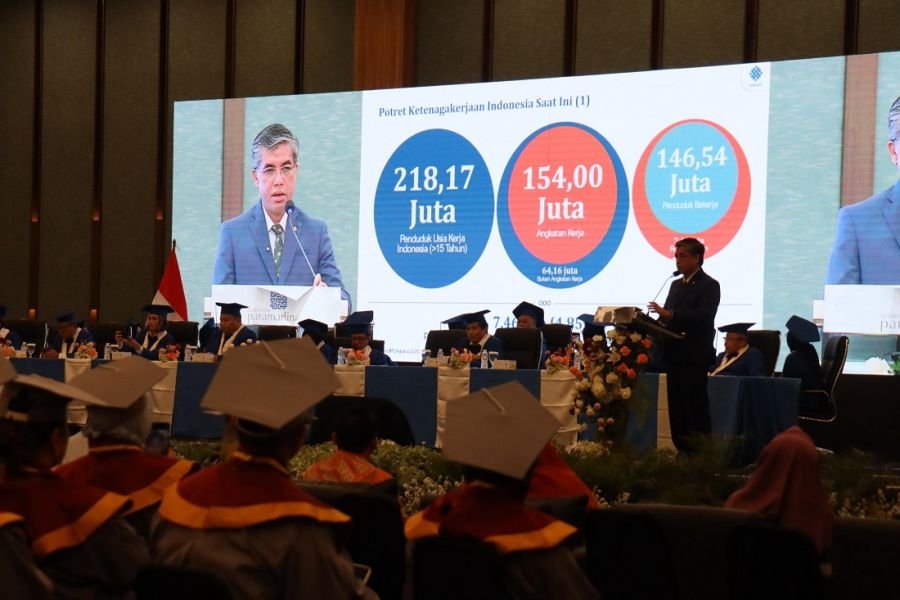 Menaker Tekankan Triple Readiness di Wisuda Paramadina ke-44
