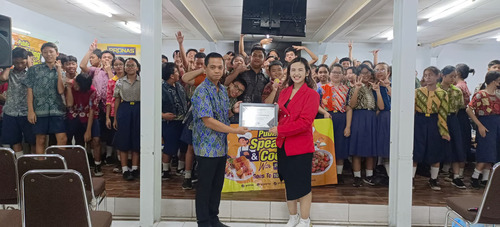 Mengembangkan Kemampuan Siswa SMP KASIH BAGI BANGSA Melalui Seminar Public Speaking